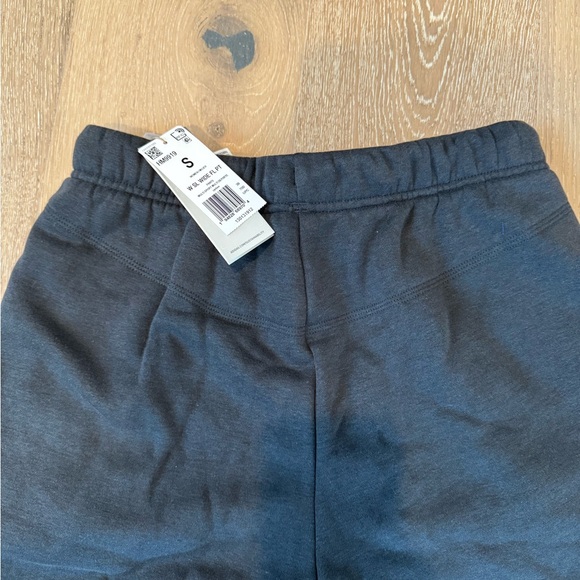 Adidas. Extra wide leg sweat pants. Size S. Dark grey. Elastic waistband. - Picture 3 of 4